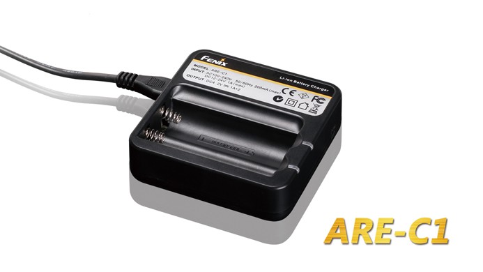 Зарядное устройство Fenix ARE-C1 + 2x18650 Fenix ARB-L2 (2600 mAh)